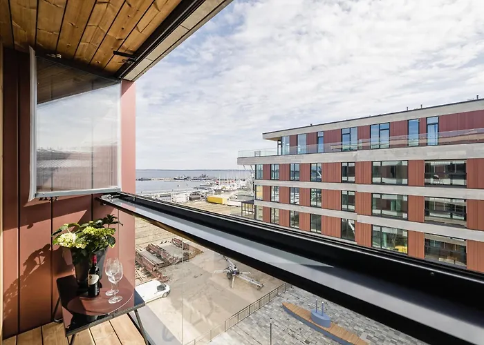 Elegant Seaview Flat In Noblessner 탈린